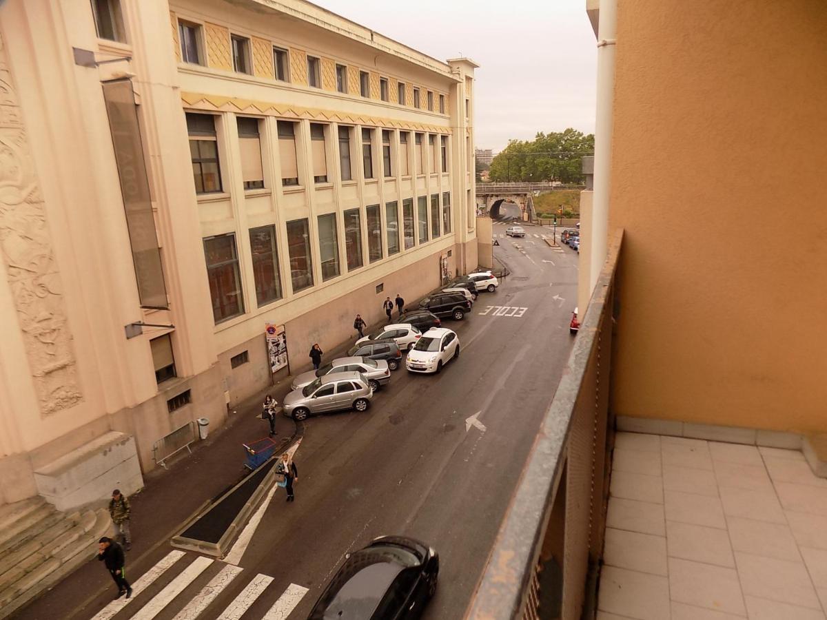 Nimes Studio Parking Dhuoda 外观 照片