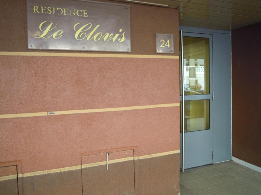 Nimes Studio Parking Dhuoda 外观 照片