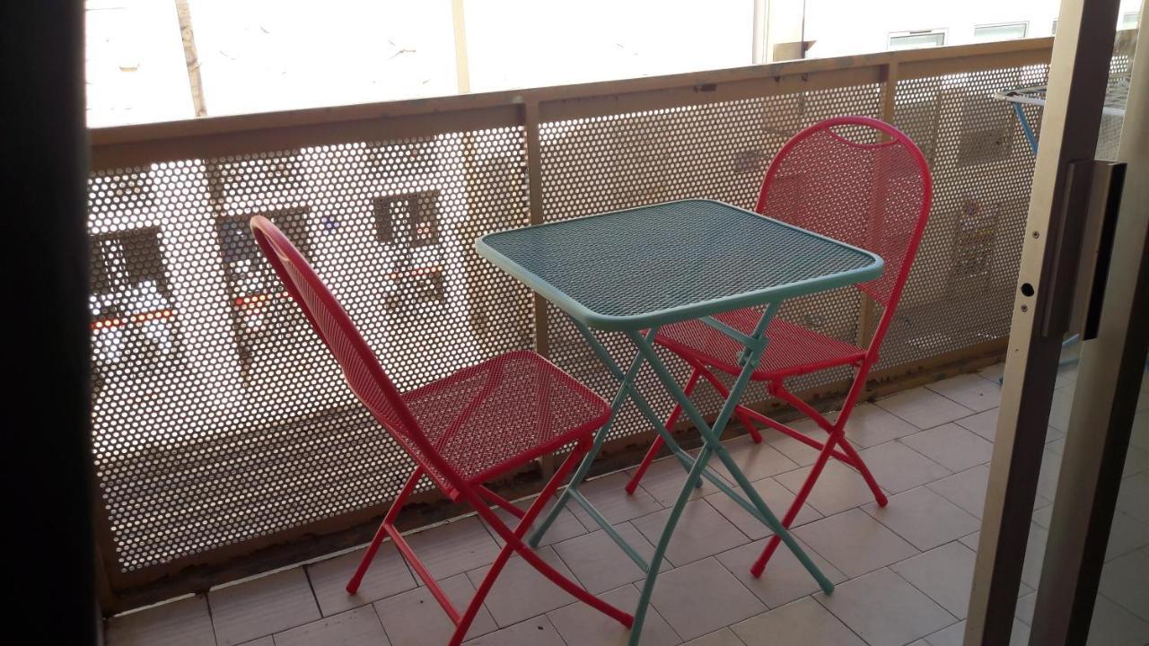 Nimes Studio Parking Dhuoda 外观 照片