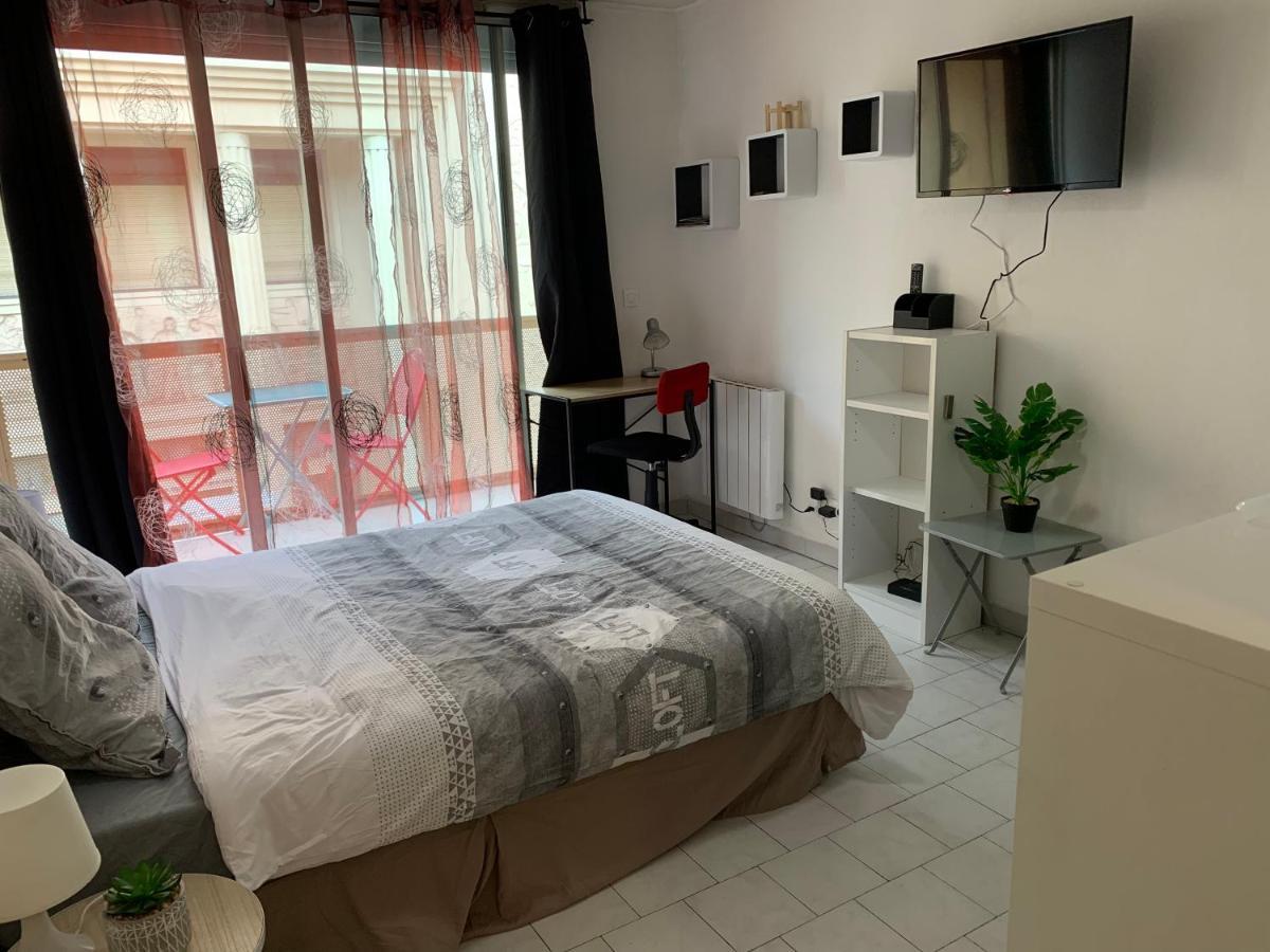 Nimes Studio Parking Dhuoda 外观 照片